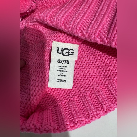 UGG Cuff Hat with yarn Pom-Pom - French Pink - Picture 3 of 5